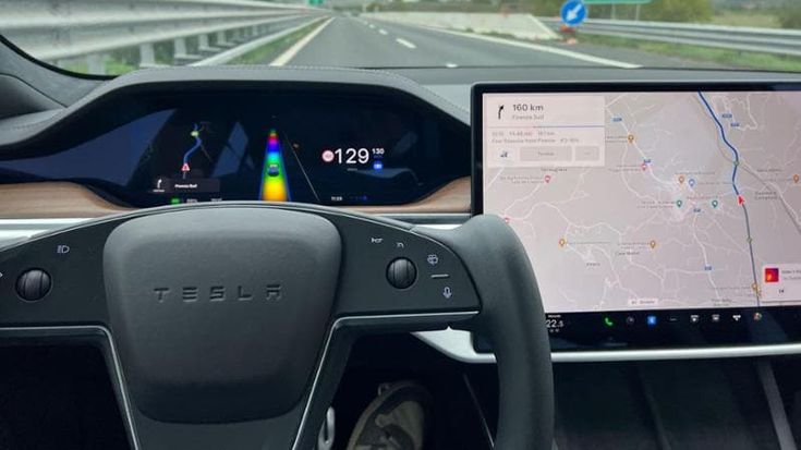 Tesla, il sistema di guida autonoma supervisionata fa cinquina in Europa: ok anche dal Belgio