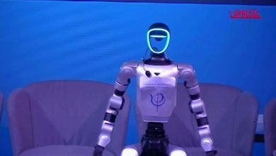 Giornata Nazionale della Psicologia, il robot umanoide sul palco: "Non sono mai stato un bambino"