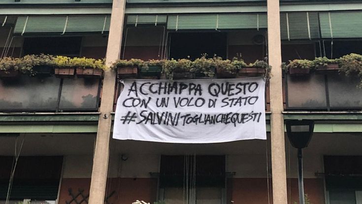 Protesta dei balconi, più lenzuoli contro il bavaglio