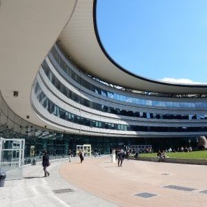 Torino, furto con scasso in pieno giorno al Campus Einaudi: nel mirino pc e smartphone