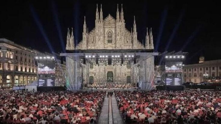 La Filarmonica in piazza Duomo: cinquemila posti a sedere e la star del piano Hayato Sumino