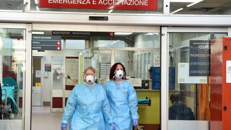 Covid, in Piemonte tiene  la diga alla quarta ondata