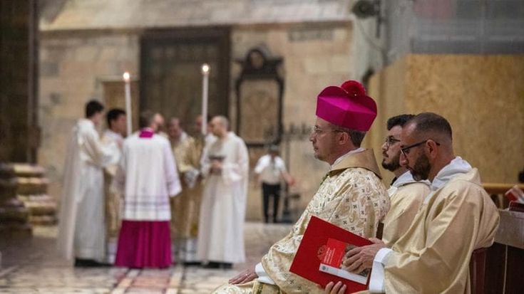 Il più giovane vescovo d’Italia ordinato nel Duomo di Milano: monsignor Flavio Pace ha 46 anni