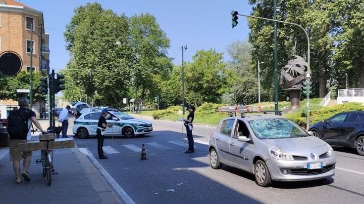 Investita in bici a 15 anni in corso Casale, è grave