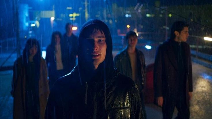 ‘Noi siamo leggenda’, cinque ragazzi e i loro superpoteri: “Una lente di ingrandimento per paure e possibilità dell’adolescenza”