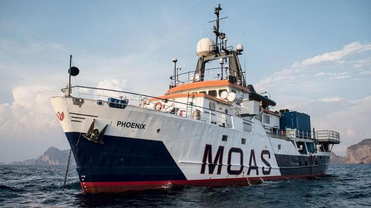 Da angeli del mare a nemici pubblici: il decennale al veleno delle navi Ong. Multate, fermate o costrette a rotte punitive: ecco l’odissea per salvare vite nel Mediterraneo