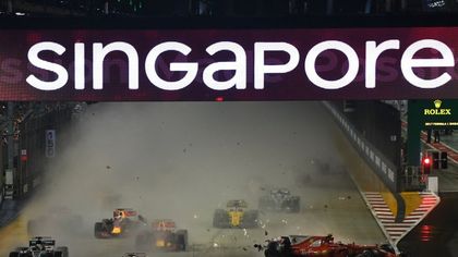F1 Gp Singapore, partenza disastrosa per la Ferrari: Vettel e Raikkonen si ritirano dopo scontro con Verstappen