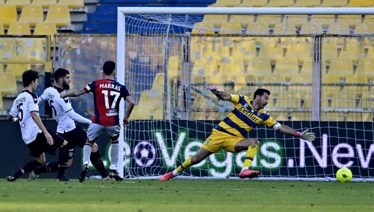 Serie B: Parma beffato dal Crotone, Diaw trascina il Vicenza. Pari tra Cittadella e Cosenza