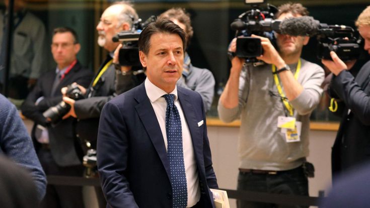 Manovra, il rientro di Conte per convincere i vice agli ultimi tagli
