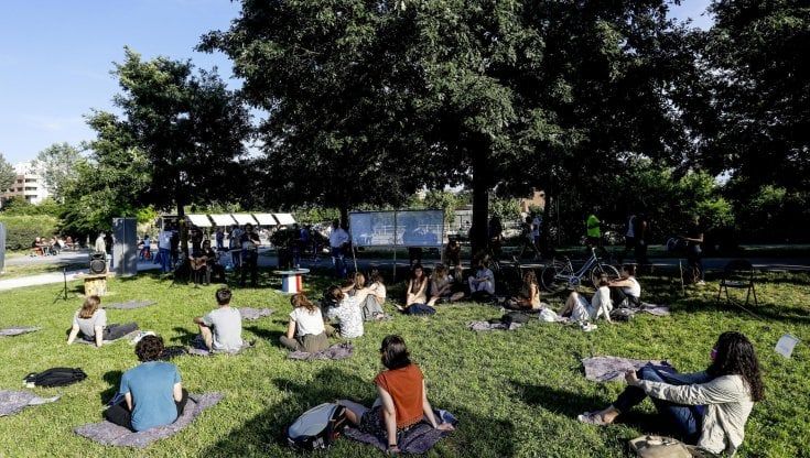 Il progetto di Legambiente, un grande abbraccio verde per far respirare meglio Milano