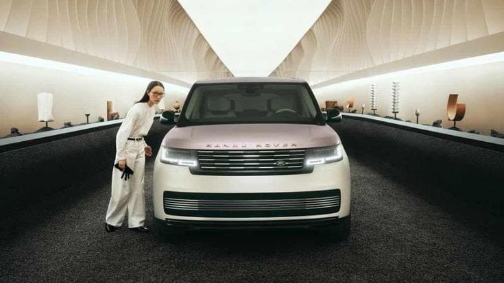 Range Rover celebra l’universo Bespoke alla Milano Design Week con “Traces”