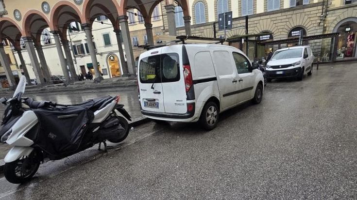 Firenze, sosta selvaggia: raffica di multe a San Valentino. Zone pedonali violate, ecco dove