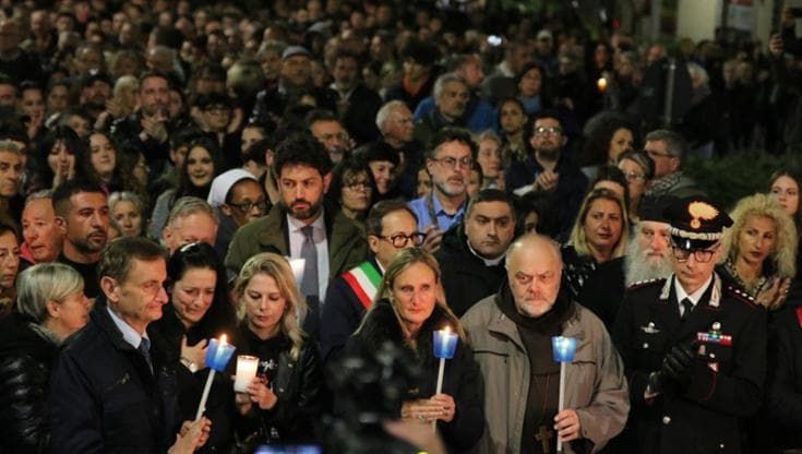 Massa, ucciso in piazza: la marcia dei 10 mila, “Giustizia per Giacomo”