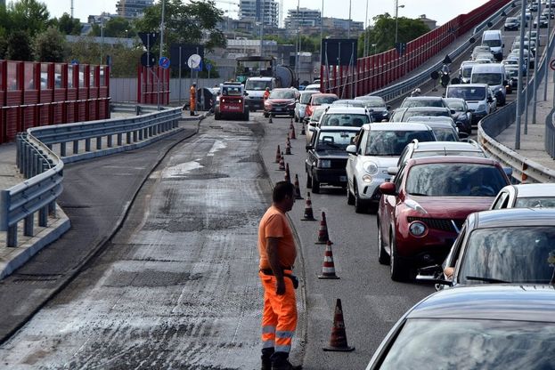 Bari, traffico in tilt sul ponte Adriatico per i lavori in corso