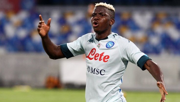 Napoli, Osimhen positivo al Covid. Festa in Nigeria senza mascherina