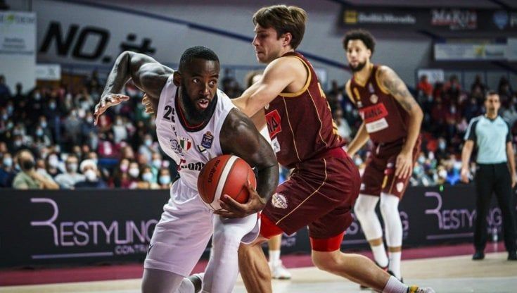 Basket, serie A: Virtus Bologna e Milano restano a punteggio pieno, cadono Reggio Emilia e Treviso