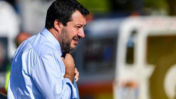 Salvini lascia il cdm sulla correzione dei conti e accusa Di Maio: "Mi attacca su Autostrade e poi diserta il cdm"