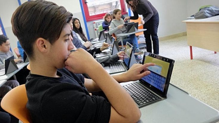Finiti i soldi del Piano scuola connessa, molti istituti senza internet: “Nessuno ci ha avvisati”