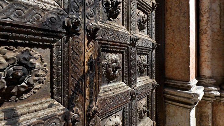 Atti vandalici contro il Duomo e il Battistero: lo sdegno della politica a Parma. Individuato l'autore
