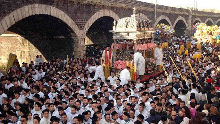 Madre, figlia, regina e guerriera: così Catania si inchina a Sant’Agata