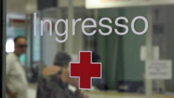 Bimbo morto in ambulanza a Modena, indagata la madre