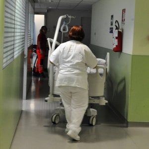Rimini, negoziante muore dopo litigio: caccia a coppia di turisti