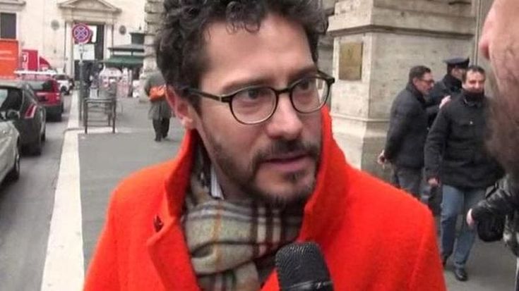 Spano si è dimesso: lascia il capo di gabinetto di Giuli per l’incarico a suo marito al Maxxi. Il ministro: “Clima di mostrificazione”