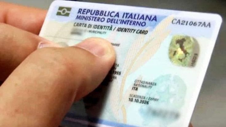 Carte d’identità cartacee, c’è la proroga dal ministero: rifiatano gli uffici Anagrafe