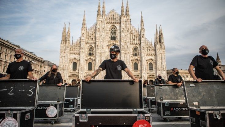 La campagna dei Bauli in piazza per la vaccinazione Covid: "Così torniamo in scena, ma la nostra lotta continua" 