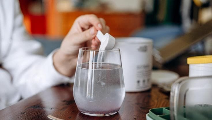 Peptidi anti-invecchiamento, nuova frontiera della longevità o un rischio per la salute?