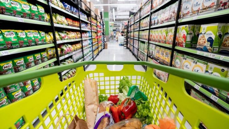 Inflazione, ogni famiglia bolognese perderà 2.500 euro all’anno. Pane, burro, gelato, metano: ecco gli aumenti