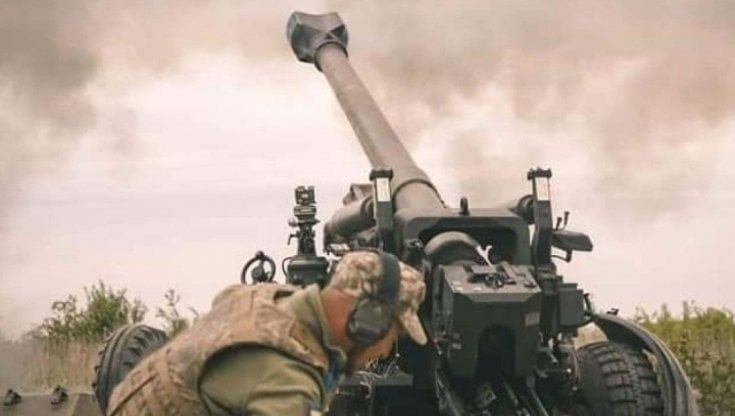 Ucraina, in prima linea con i cannoni donati dall’Italia: “Spara e fuggi”