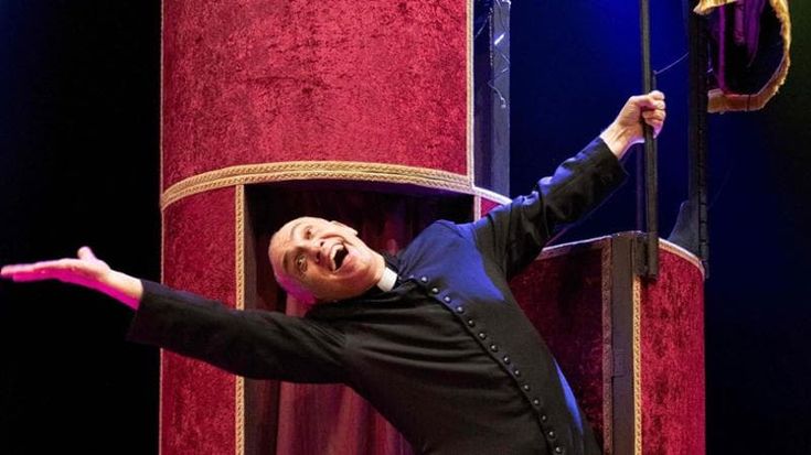 Teatro Off/Off, black comedy e satira per la cerimonia del massaggio