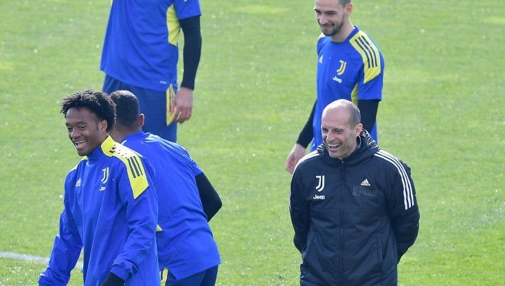 Juventus, Allegri difende Vlahovic: "È al debutto in Champions, va protetto"