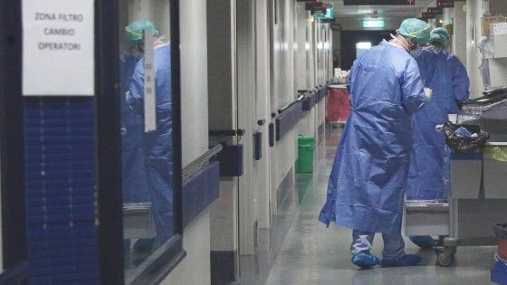 Coronavirus, in Lombardia 542 morti in 24 ore ma diminuiscono i contagi