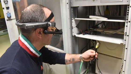 Torino, con gli occhiali "smart" le riparazioni si fanno a distanza