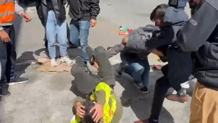 “Sindacalista picchiato dal datore durante lo sciopero”: la denuncia dell’aggressione a Prato