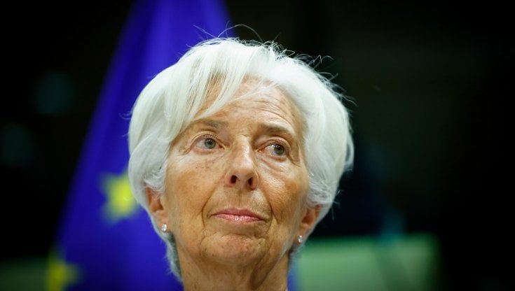 Bce, Lagarde: "Prospettive economiche fosche, inflazione alta ancora a lungo"