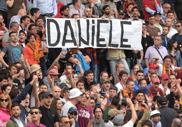 Vergogna ultr&agrave; all'Olimpico. In curva striscioni per De Santis