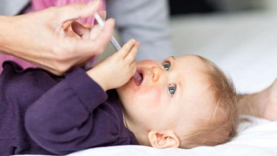 Antibiotici, la campagna dei pediatri che insegna ai genitori a non abusarne
