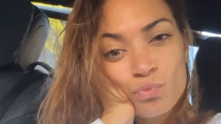 Elodie, la felpa con “J’adore Napoli” e il messaggio ai fan: “Desidero che chi partecipa ai miei concerti ne esca esausto”