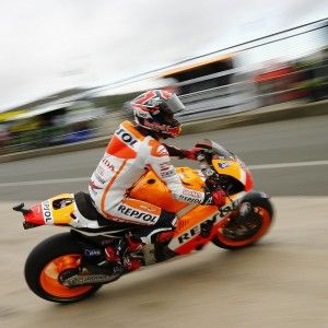 Moto, Gp Gran Bretagna: Marquez detta subito legge, Rossi in difficolt&agrave;