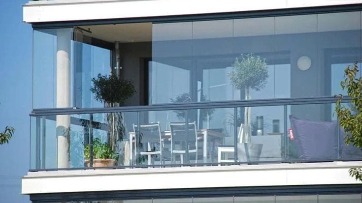 Decreto Salva Casa, vetrate panoramiche anche senza permessi. Ma non sarà un liberi tutti sulle verande