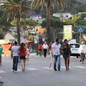 Mondello senz’auto non piace più: “Non si può cominciare ad agosto”
