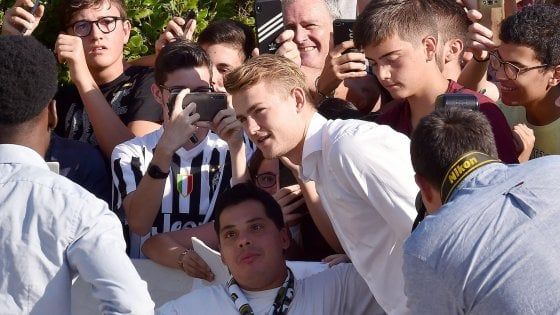 Juventus, ufficiale l'acquisto di de Ligt: affare da 85 milioni. Ora Sarri da una difesa super