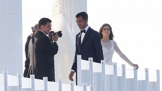 Monopoli, il 'sì' blindato di Renee Sutton ed Eliot Cohen tra cavalli bianchi e fontane danzanti