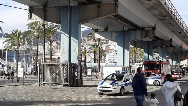 Cavi elettrici si staccano dalla Sopraelevata di Genova, tre feriti lievi