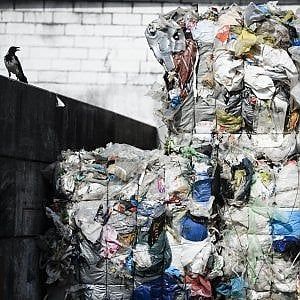 La Ue dichiara guerra alla plastica: "Tutta riciclabile entro il 2030"
