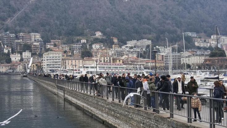 A Como la tariffa “Vulcano”, 72 euro per una giornata di parcheggio: la misura anti-overtourism