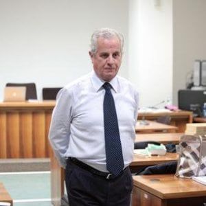 L'imputato Scajola vuole dare la cittadinanza al capo della polizia